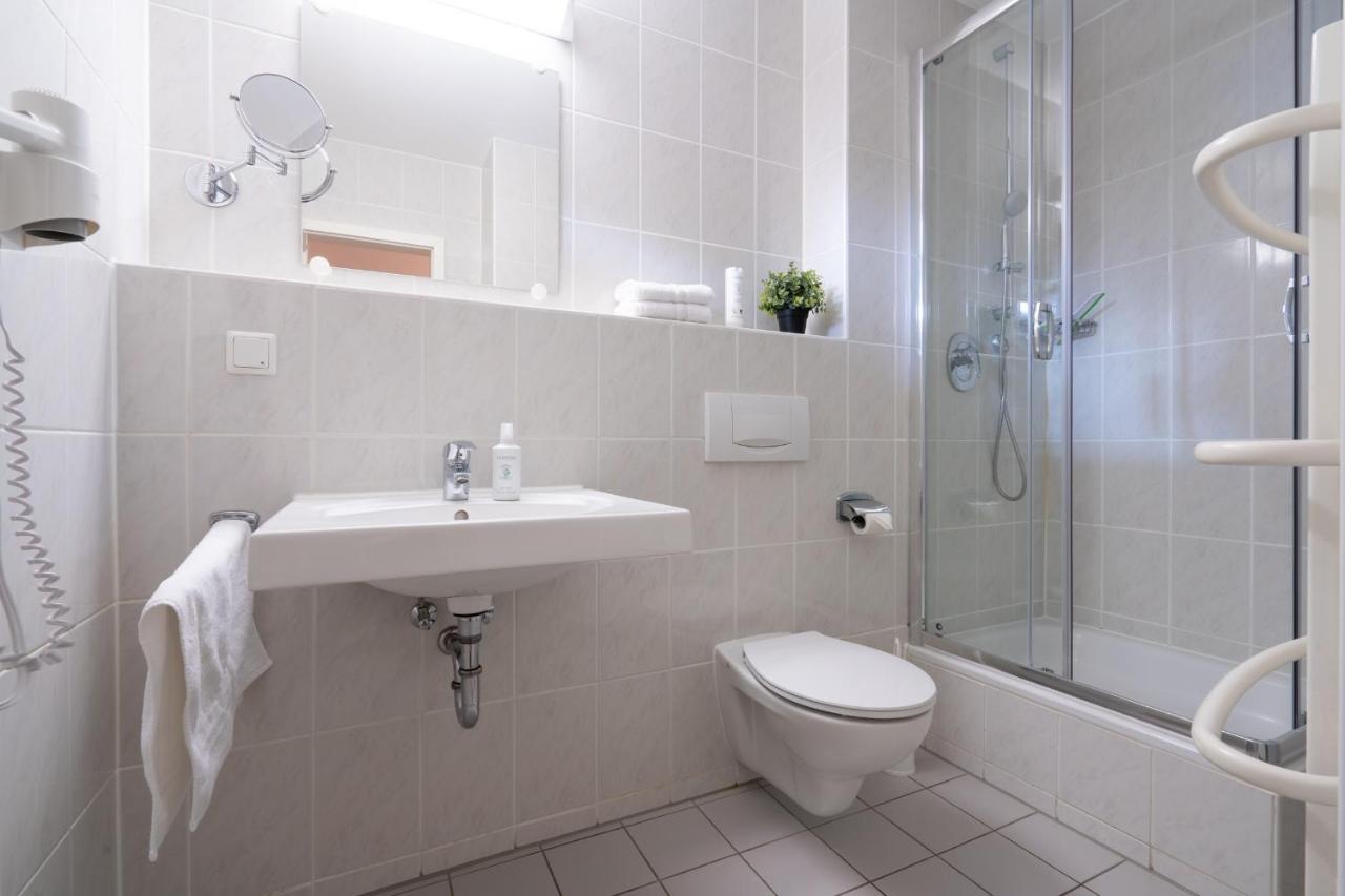 Feriendorf Rugana - Komfort Appartement Mit 1 Schlafzimmer Und Terrasse B16 Dranske Kültér fotó